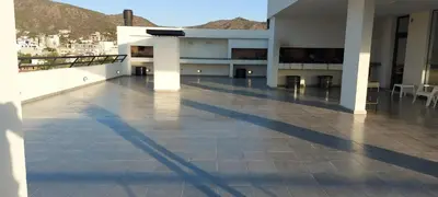 a shadow of a person standing on a building at Centro Carlos Paz 1 dormitorio in Villa Carlos Paz