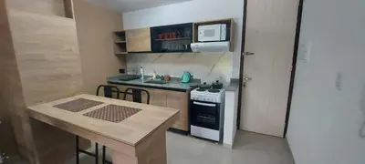 a small kitchen with a table and a stove at Centro Carlos Paz 1 dormitorio in Villa Carlos Paz
