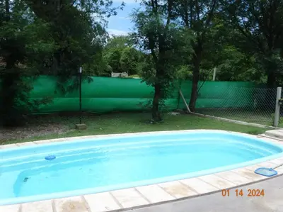 a swimming pool in a yard with a fence at Cabaña La Chicha in Villa Anizacate