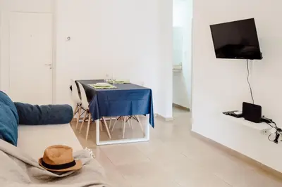 a living room with a blue table and a tv at Departamento bien ubicado y cómodo by lofty in Cordoba