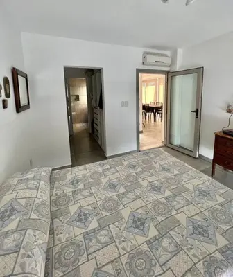 a bedroom with a bed with a tile floor at LUMINOSO piso con jacuzzi in Alta Gracia