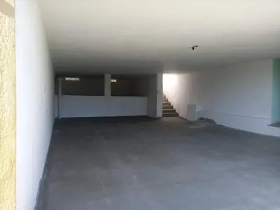 an empty room with stairs and a white ceiling at RESIDENCIA EL TALA in Cordoba