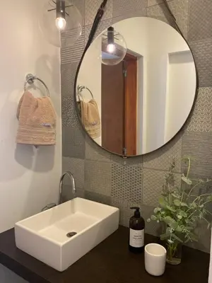 a bathroom with a white sink and a mirror at Apartamento Plaza Las Vertientes in Villa Carlos Paz