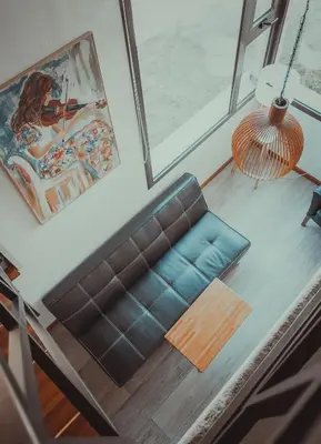 an overhead view of a couch in a living room at Pentagrama, casas de campo in Villa General Belgrano