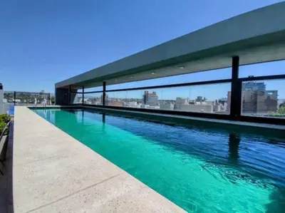 a swimming pool with green water on top of a building at Departamento centrico Villa Carlos Paz in Villa Carlos Paz