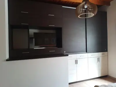 a kitchen with black cabinets and a microwave at Depto Viamonte PlantaAlta, 2Dorm, Terraza, Cochera in Cordoba