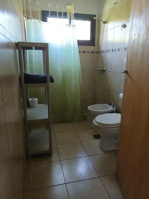 a bathroom with a toilet and a shower and a sink at Campo sereno in Falda del Carmen