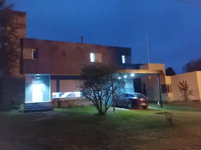 a car parked in front of a building at night at Hermosa casa en Lomas Del Rey in San Antonio de Arredondo