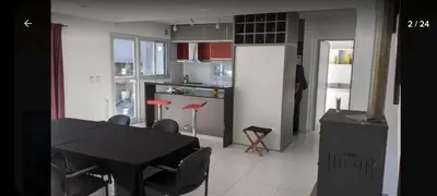 a kitchen and dining room with a table and chairs at Hermosa casa en Lomas Del Rey in San Antonio de Arredondo
