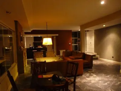 a living room with a couch and a table at La Americana, casa entre sierras in Luján