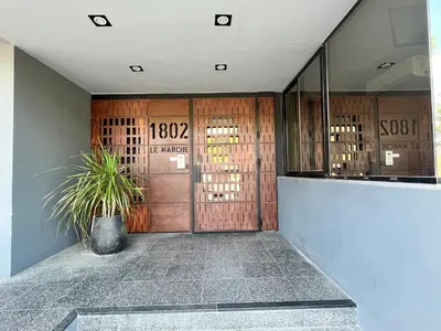 a lobby with a door and a potted plant at “Tu lugar en Cordoba 02” Depto SADIMA Guemes in Cordoba