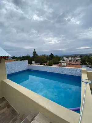 a swimming pool on the roof of a building at Departamento 2 dormitorios Villa Carlos Paz in Villa Carlos Paz