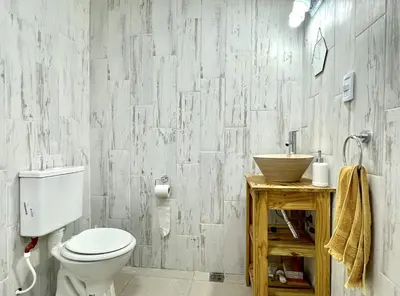 a bathroom with a toilet and a sink at Cabaña con spa Vida Abundante in Villa Yacanto