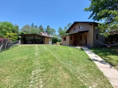 a large yard in front of a house at La Cabañita in Villa General Belgrano