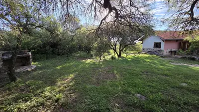 a yard in front of a house with trees at Atardecida in Villa de Las Rosas
