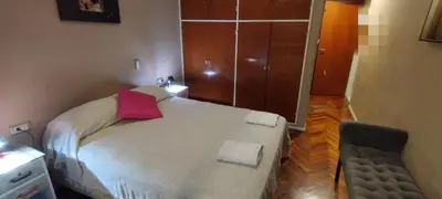a bedroom with a bed with a pink pillow on it at Semipiso 3 Dormitorios 2 Baños Nueva Córdoba in Cordoba