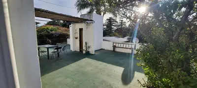 a view of a patio with a table and chairs at Encanto Urbano vcp in Villa Carlos Paz