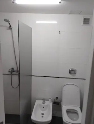 a bathroom with a toilet and a sink at Medilan Kempes Exclusivo in Cordoba