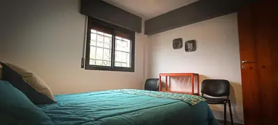 a bedroom with a bed and a window at Departamento HOSPITAL PRIVADO - QUALITY - 