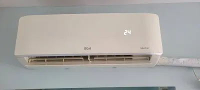 a white microwave oven sitting on top of a wall at Departamento temporario pateto in Cordoba