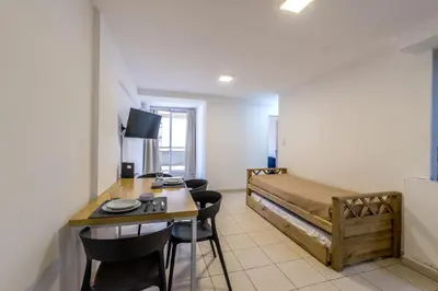 a room with a bed and a table and chairs at Depto con excelente ubicación by Lofty in Cordoba