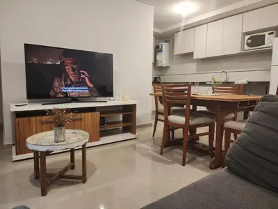 a living room with a tv and a table with chairs at DPTO Catedralle Alta Cordoba PB in Cordoba