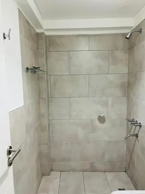 a bathroom with a shower with a glass door at DEPARTAMENTO DE 1 DORMITORIO CON VISTA A LAS SIERRAS Av Colon 5034 in Cordoba