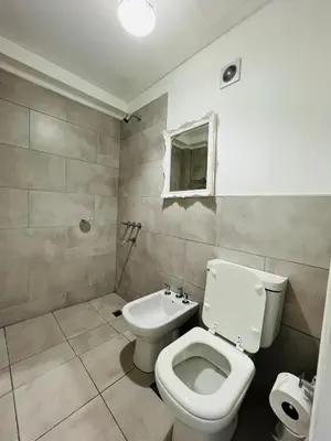 a bathroom with a toilet and a sink at DEPARTAMENTO DE 1 DORMITORIO CON VISTA A LAS SIERRAS Av Colon 5034 in Cordoba