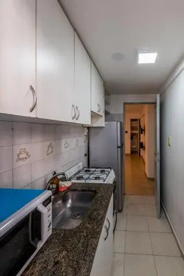 a kitchen with a sink and a refrigerator at Departamento familiar en Nueva Cordoba by lofty in Cordoba