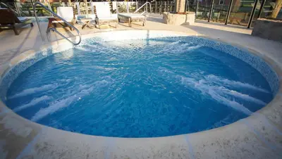 a large hot tub with blue water in it at Winds Hill Resort & Spa in Merlo