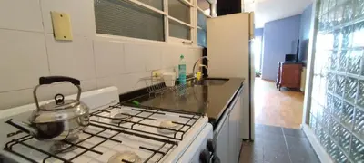 a kitchen with a stove with a pot on it at Nueva Córdoba departamento de una habitacion con vista al Parque in Cordoba