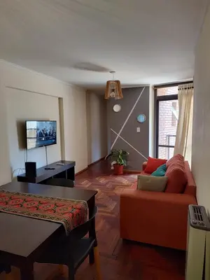 a living room with a couch and a tv at Dpto dos dormitorios en Nueva Córdoba in Cordoba