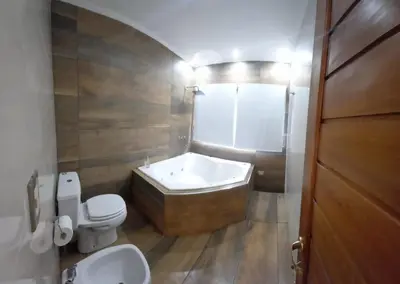 a bathroom with a tub and a toilet and a sink at Sueños de Montaña in Villa Yacanto
