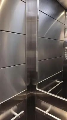 a metal wall in a bathroom with a mirror at departamento de dos dormitorios in Cordoba