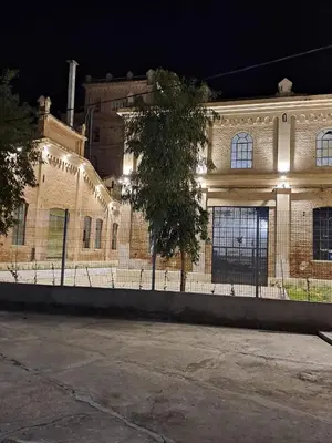a building with a fence in front of it at DEPARTAMENTO ANTIGUA CERVECERIA in Cordoba