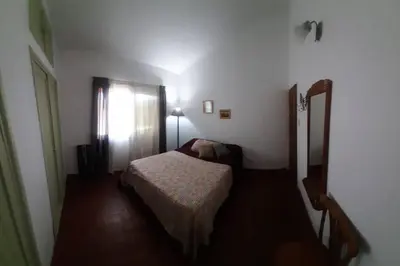 a small bedroom with a bed and a window at Casa/ Villa General Belgrano in Villa General Belgrano