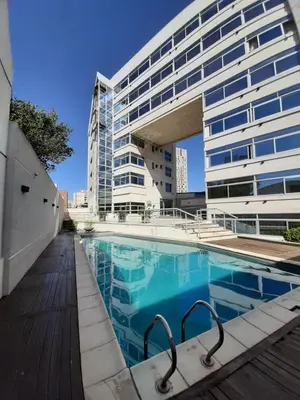 a swimming pool in front of a building at Departamento MeR in Río Cuarto