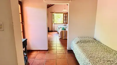 a hallway with two beds in a room at La Casa Nostra in Río Cuarto