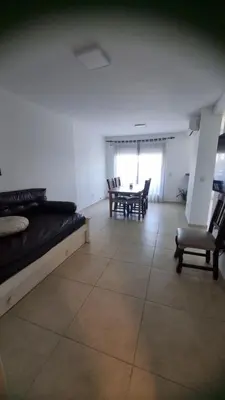 a living room with a couch and a table and chairs at Moderno dpto 1 dorm cerca de hospitales y terminal 4 personas in Cordoba