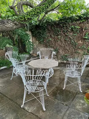 three chairs and a table and a table and chairs at La Casita de la Villa in Villa Carlos Paz